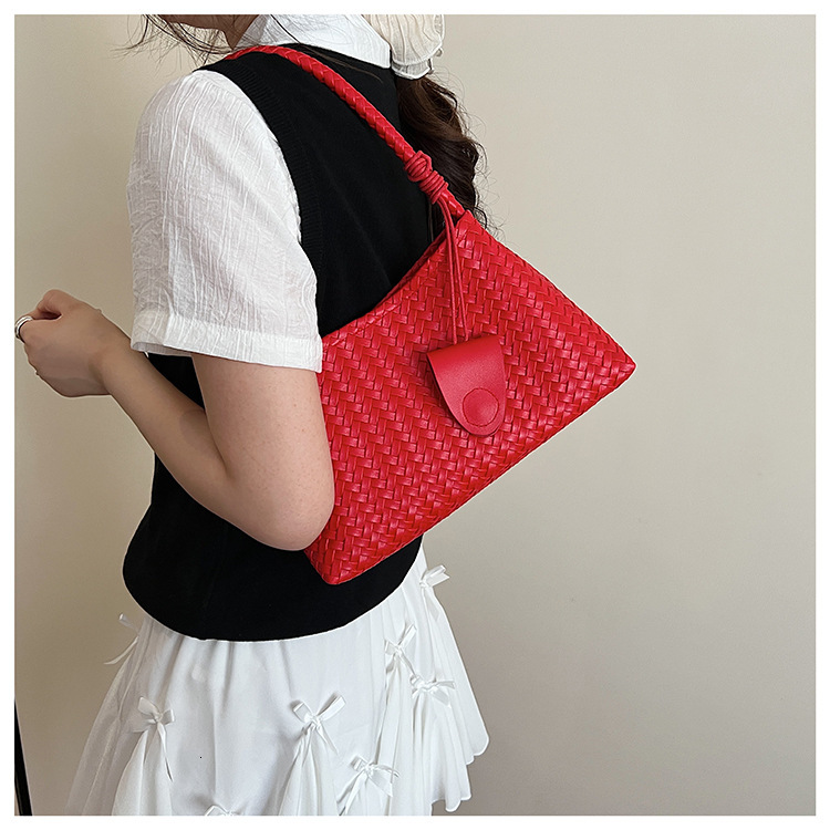 Autumn New Women s Shoulder Bag Women s Hand Woven Armpit Bag Fashionable Casual Handbag Large Capacity French Niche Woven Armpit Bag Autumn New Desig