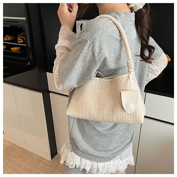 Autumn New Women s Shoulder Bag Women s Hand Woven Armpit Bag Fashionable Casual Handbag Large Capacity French Niche Woven Armpit Bag Autumn New Desig