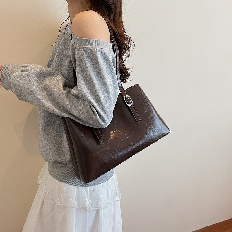 Autumn New Women s Shoulder Bag Autumn Underarm Bag Niche New Style Large Capacity Fashionable Retro Handbag Autumn New Designer Bag