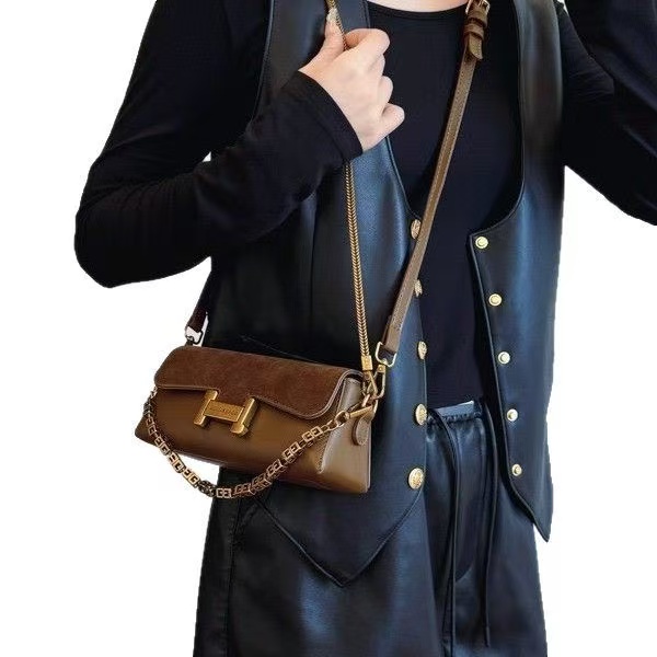 designer shoulder bags 2025 Spring New Fashionable Knitting Crossbody Artwork Bag for woman