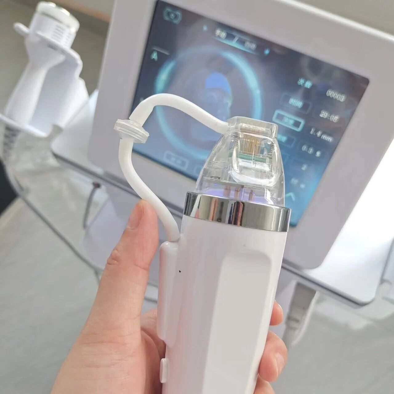 2025 Portable Skin Tightening Score Micro Needle Tightening and Wrinkle Removal, Scar Repair, Portable 2-in-1 Gold RF Score Micro Needle Machine with 