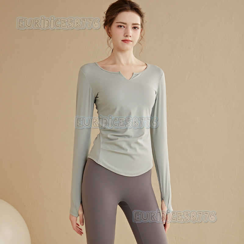 Yoga Shirt with Chest Pads for Women Slim Fit Long Sleeve Professional Pilates Training Fitness Top for Autumn H250825