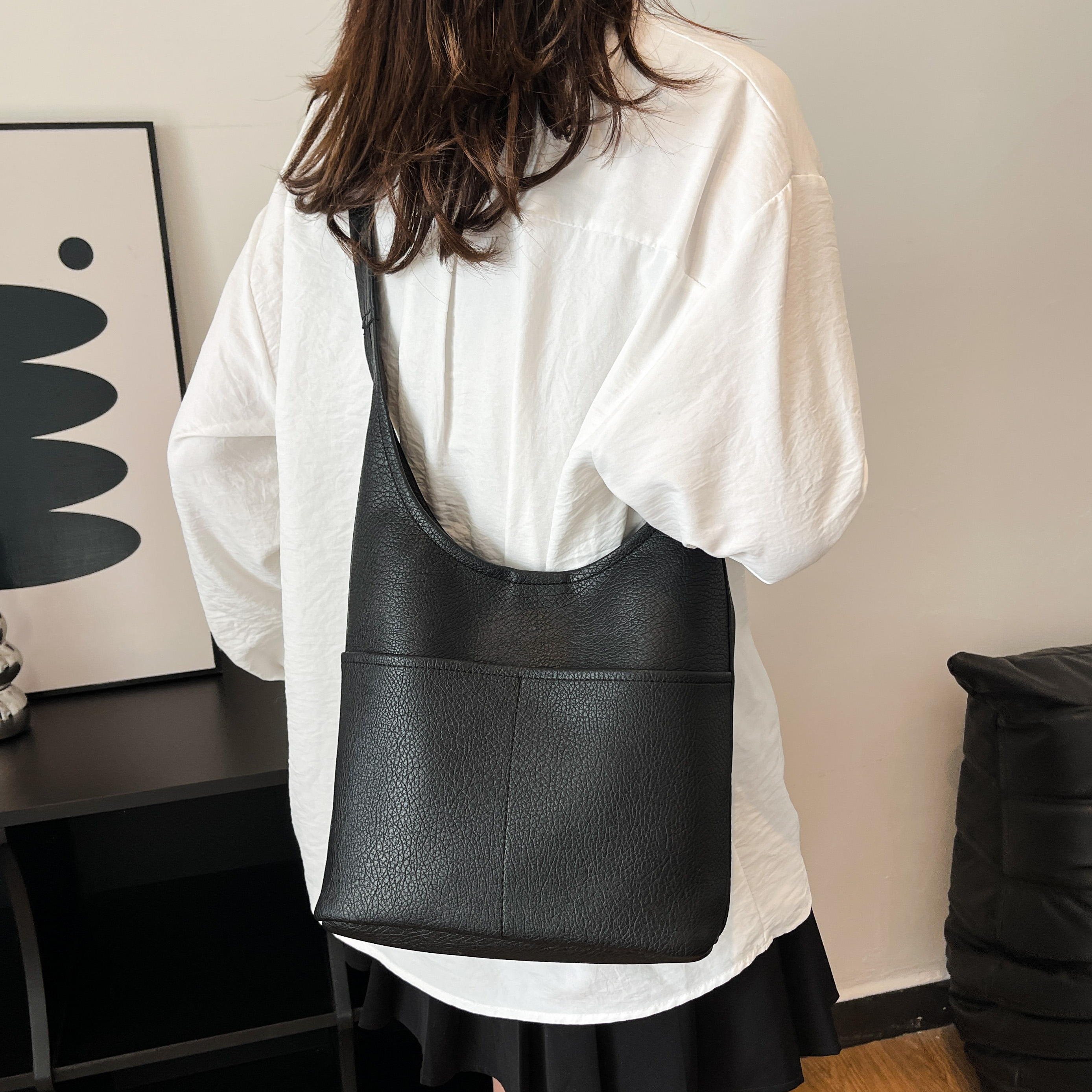 New trendy high-end commuter underarm bag for ladies - large capacity, single shoulder bag, wide crossbody design