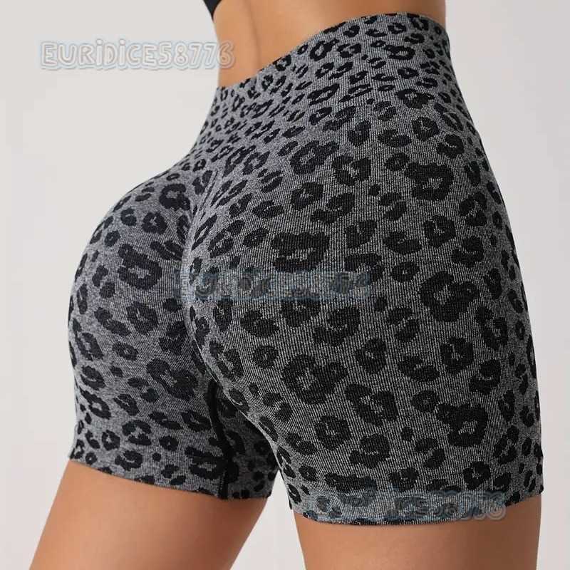 Summer New Yoga Pants Womens Leopard Pattern Seamless Hip Lifting Honey Peach Shorts Running and Fitness Capris H250825