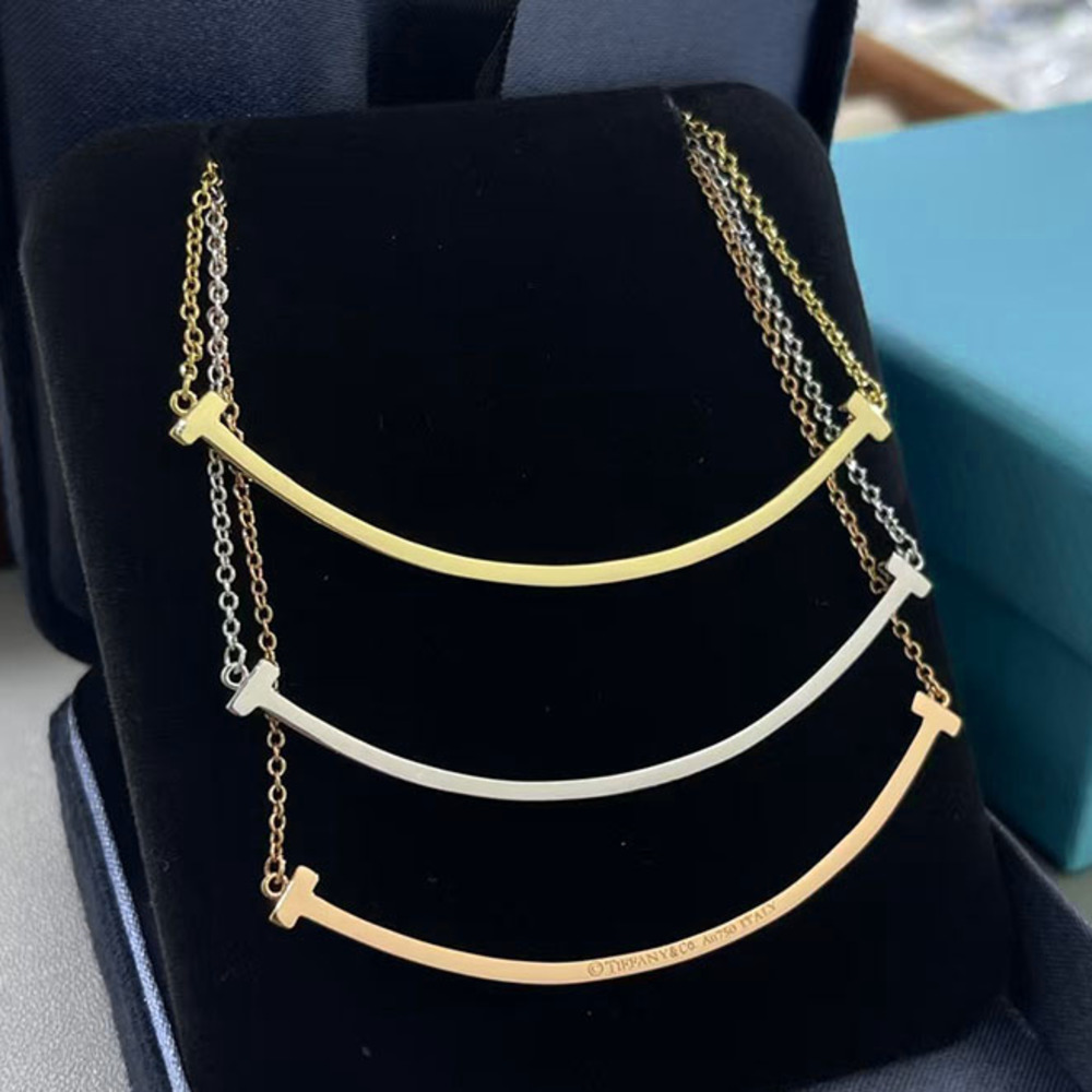 Pendant Necklaces Brand Fashion T Necklace Classic Large Smile Pendant Necklace 316L Titanium Steel Designer Necklace for Women 0826