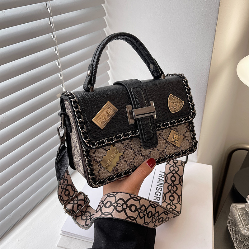 Free Shipping 2025 New Designer Bag Vintage Badge Handbag Small Square Bag Chain Niche Design Shoulder Crossbody Heavy Craft Bag For Women High Qualit