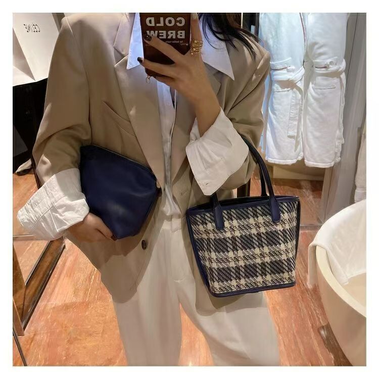 Autumn New Women s Shoulder Bag Niche Women s Bucket Bag Large Capacity Fashionable Handbag Autumn New Designer Bag Vegetable Basket Handbag
