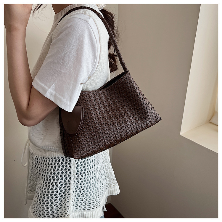 Autumn New Women s Shoulder Bag Women s Hand Woven Armpit Bag Fashionable Casual Handbag Large Capacity French Niche Woven Armpit Bag Autumn New Desig