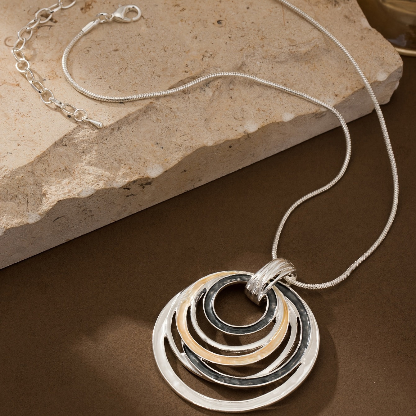 A Women's Pendant Zinc Alloy Enamel Necklace Adjustable Geometric Round Hollow Bohemian Daily Vacation Elegant Personality Creative High-end Jewe