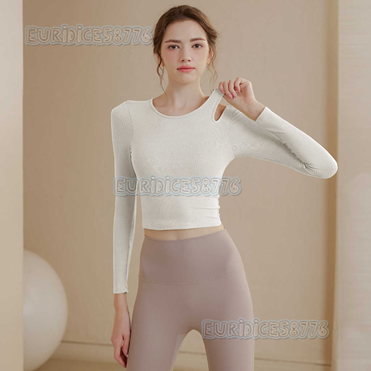 Womens Yoga Top with Chest Pads Pilates Training Wear Running Fitness Shirt Slimming Tight Long Sleeve Sports Top H250825