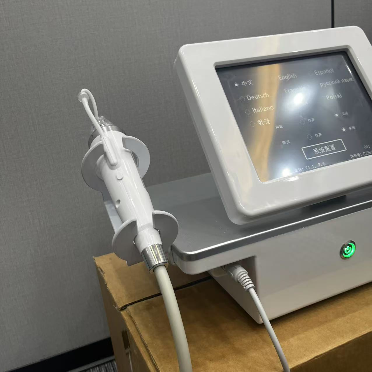 Professional RF microneedle fractional RF, with insulated syringe cooling handle, improves scars, tightens skin, smooths wrinkles