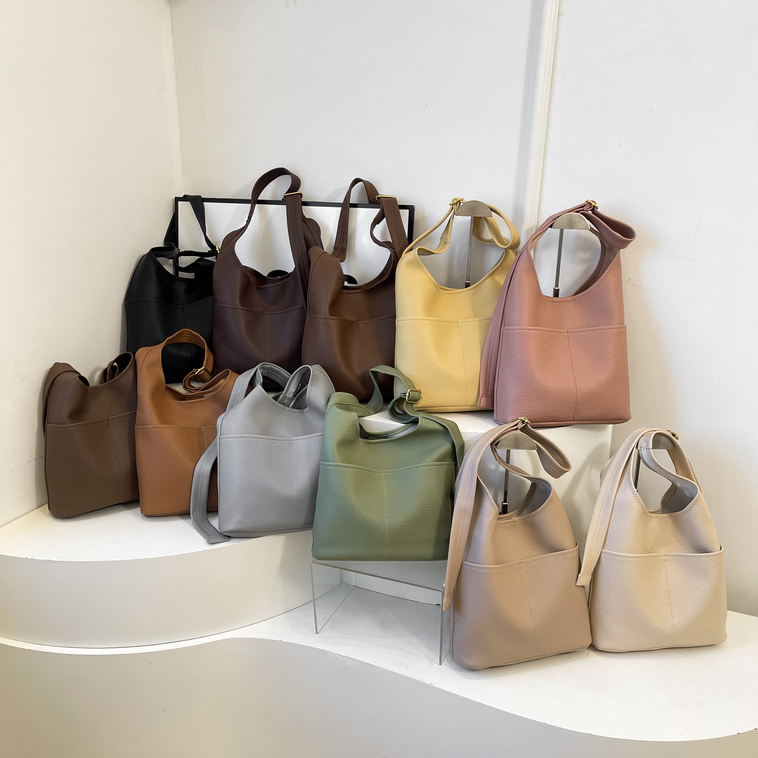 New trendy high-end commuter underarm bag for ladies - large capacity, single shoulder bag, wide crossbody design