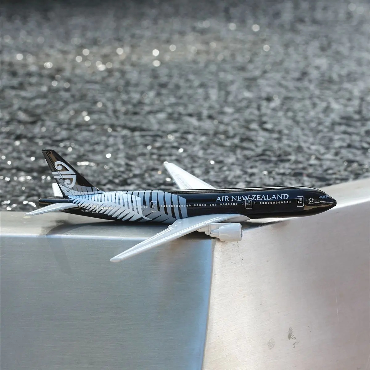 Scale 1 400 Metal Aviation Replica Zealand B777 Airlines Boeing Aircraft Model Airplane Diecast Collection Miniature Toys 250825