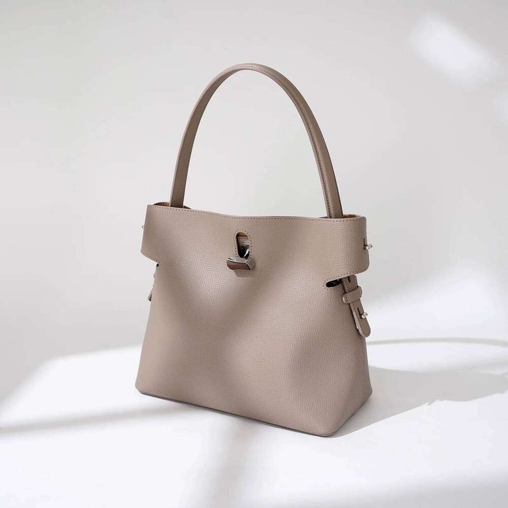 New 2025 Designer Beige Color Leisure Bucket Tote Espom Cow Leather Women Shoulder Bag Daily-Use Commuter Handbag
