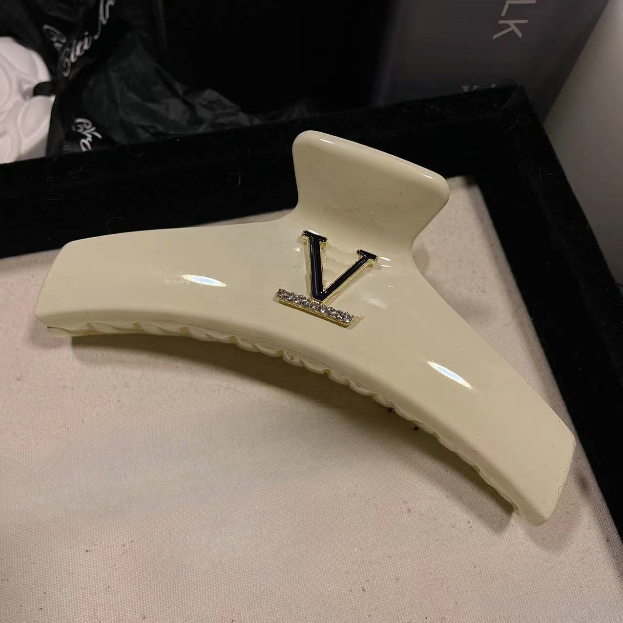 Hair Clips Barrettes Women Fashion Claw Clip Designer Hair Clip large shark clip Girl Temperament Hair Claw Headwear Hairpin Hair Accessories Gift