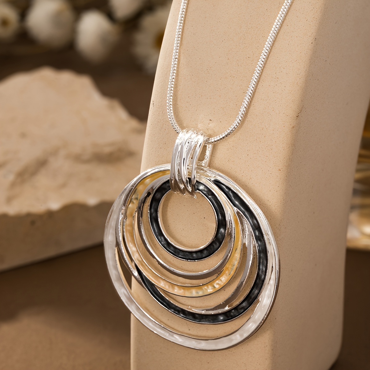 A Women's Pendant Zinc Alloy Enamel Necklace Adjustable Geometric Round Hollow Bohemian Daily Vacation Elegant Personality Creative High-end Jewe