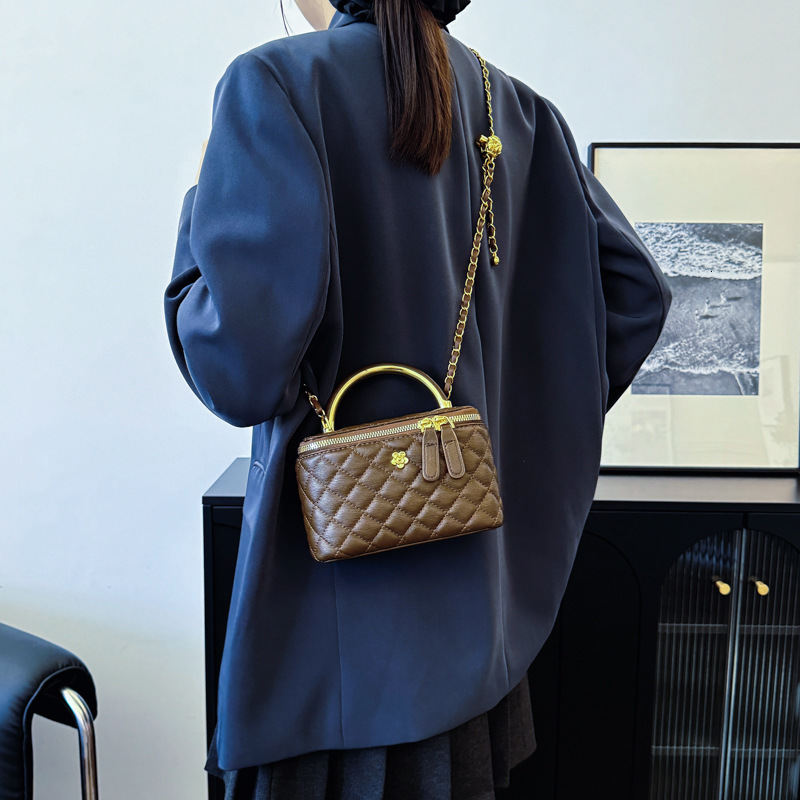 Vintage Fashion Handheld Box Bag For Women Free Delivery To Your Door New Luxury Bag Small Chanel Style Quilted Chain Shoulder Designer Bag Versatile 