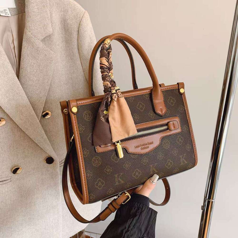 Designer Bag Luxury Bag Women's Airport Commuter - Medium Square Shoulder Purse With Zipper Pockets, American Style Crossbody Shoulder Bag Daily 