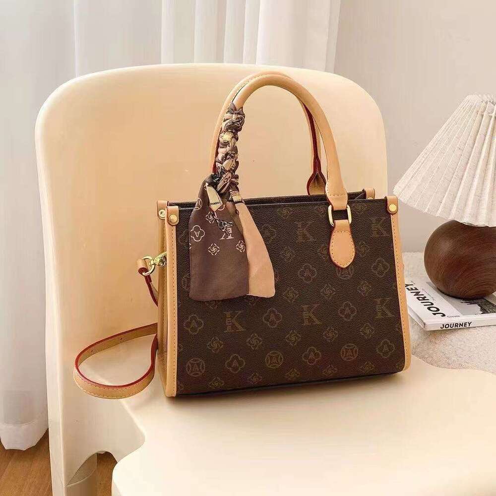 Designer Bag Luxury Bag Women's Tote - Lock Detail Shoulder Bag, Medium Size Crossbody Purse Daily Shoulder Bag Use Work Commute
