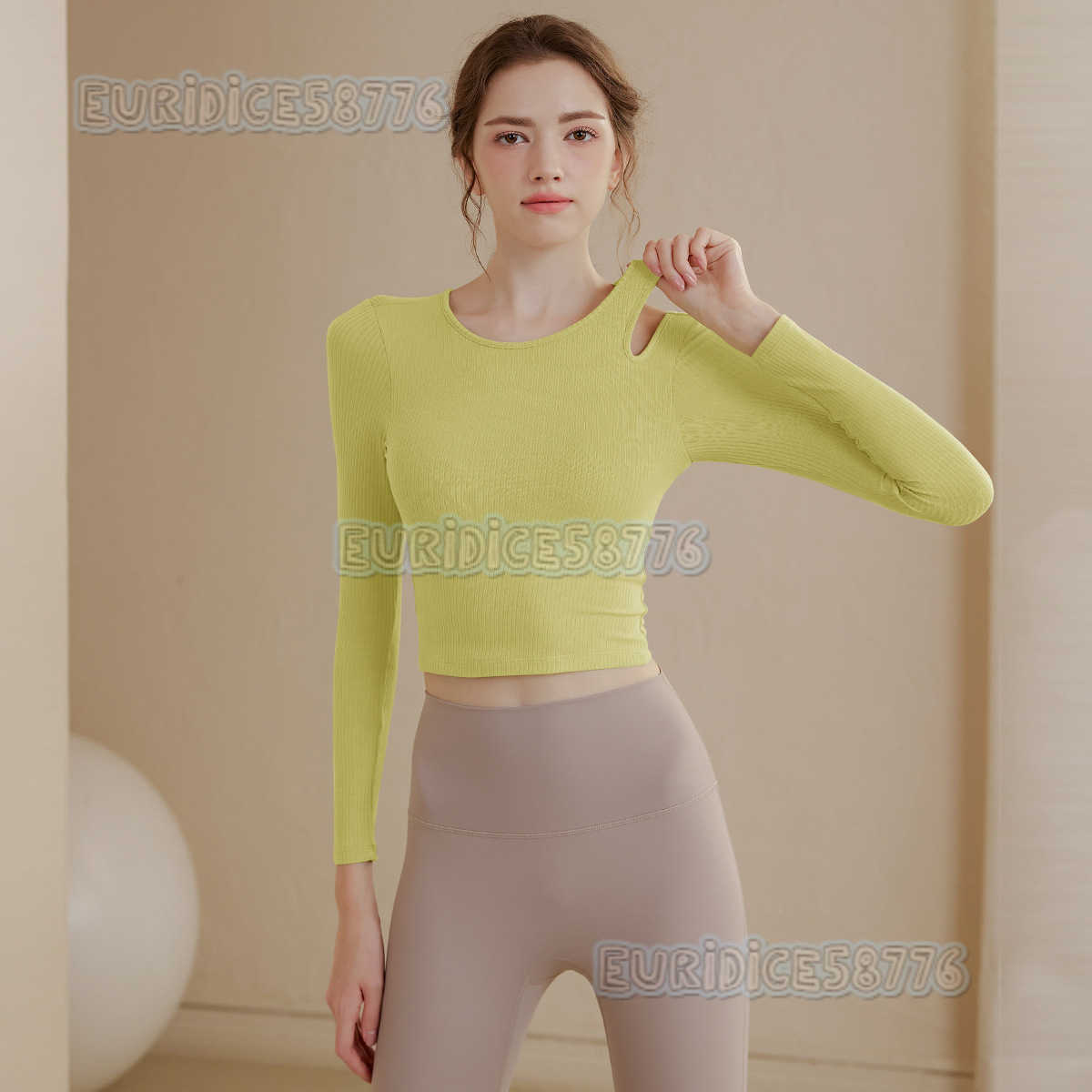 Womens Yoga Top with Chest Pads Pilates Training Wear Running Fitness Shirt Slimming Tight Long Sleeve Sports Top H250825