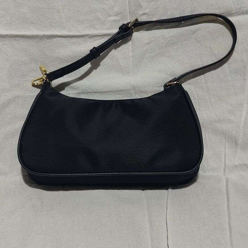 2023 European and American Fashion Gu Goreign Trade New Women's Bag Inverted triangle simple nylon shoulder all-match solid color underarm bag