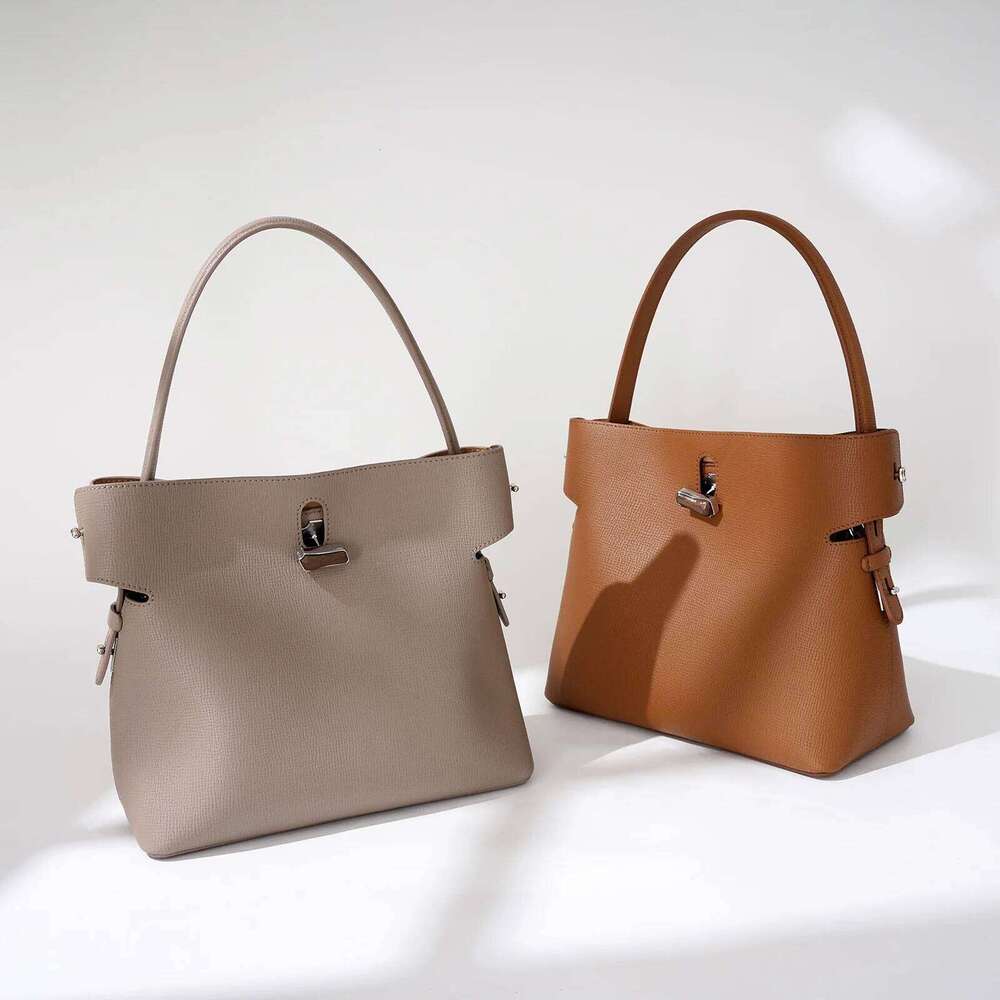 New 2025 Designer Beige Color Leisure Bucket Tote Espom Cow Leather Women Shoulder Bag Daily-Use Commuter Handbag