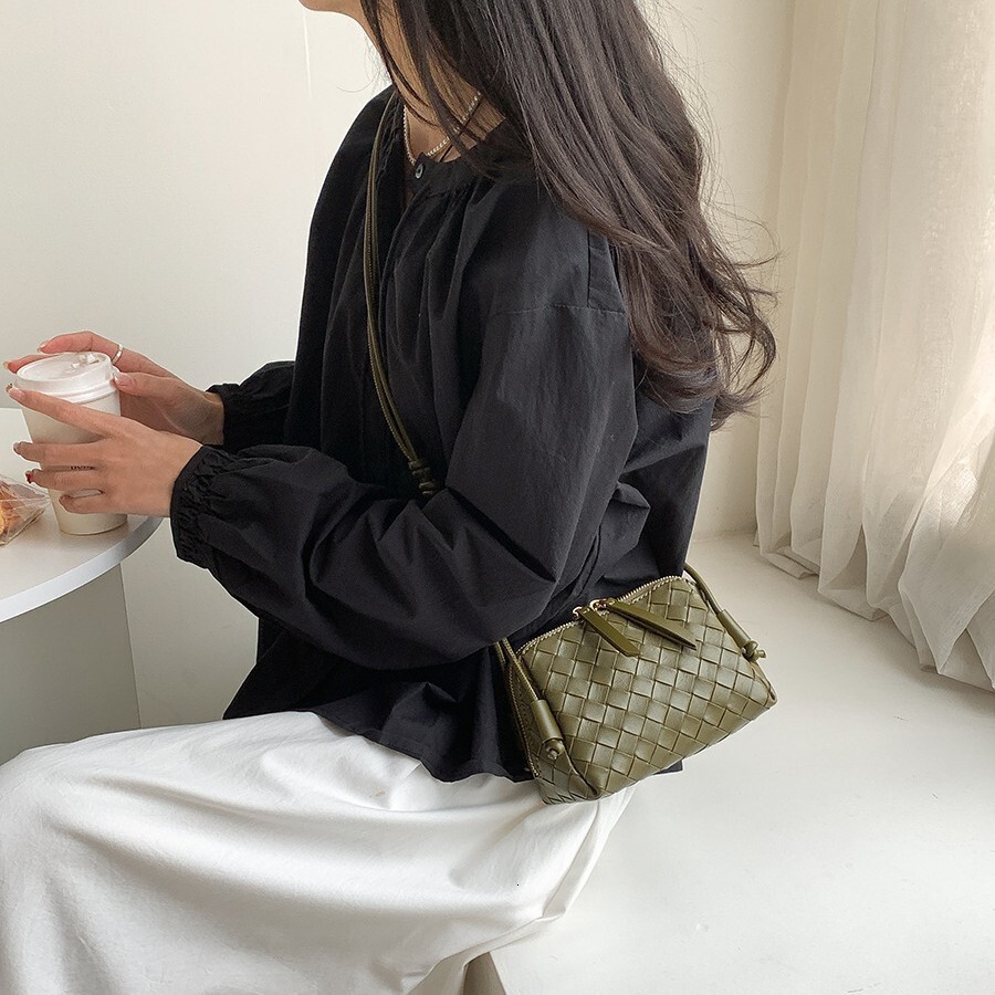 Luxury Brand Designer Bag Korean Style Fresh Niche Women's Bag 2025 Spring Summer New Soft Woven Bag Women's Single Shoulder Crossbody Shell