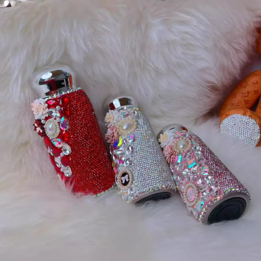 Designer Diamond Water Bottle Luxury Rhinestone Stainless Steel Cups Bling Flask Refillable Insulated Thermal Mugs Glitter Pearl Bracelet Camellia Tum