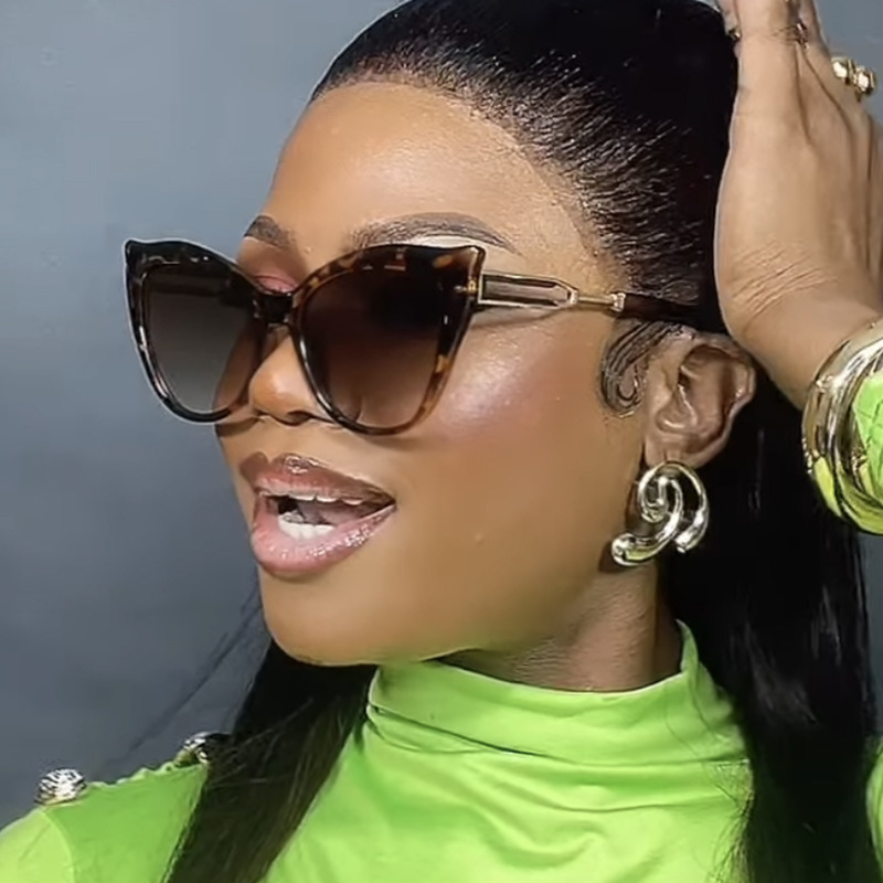 2025 Trendy Two Tone Cat Eye Sunglasses for Women Over sized UV 400 Protection Fashion Shades