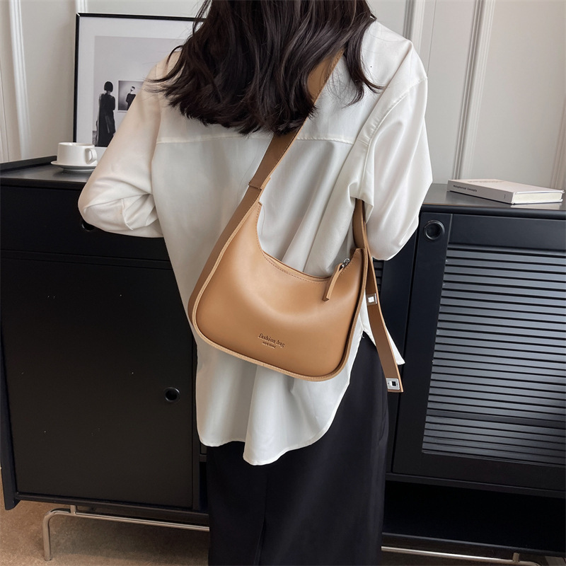 Foreign Trade High End Bag Free Delivery To Your Door New Versatile Women S Luxury Bag Designer Bag Retro Single Shoulder Bag Fashion Casual Wide Stra
