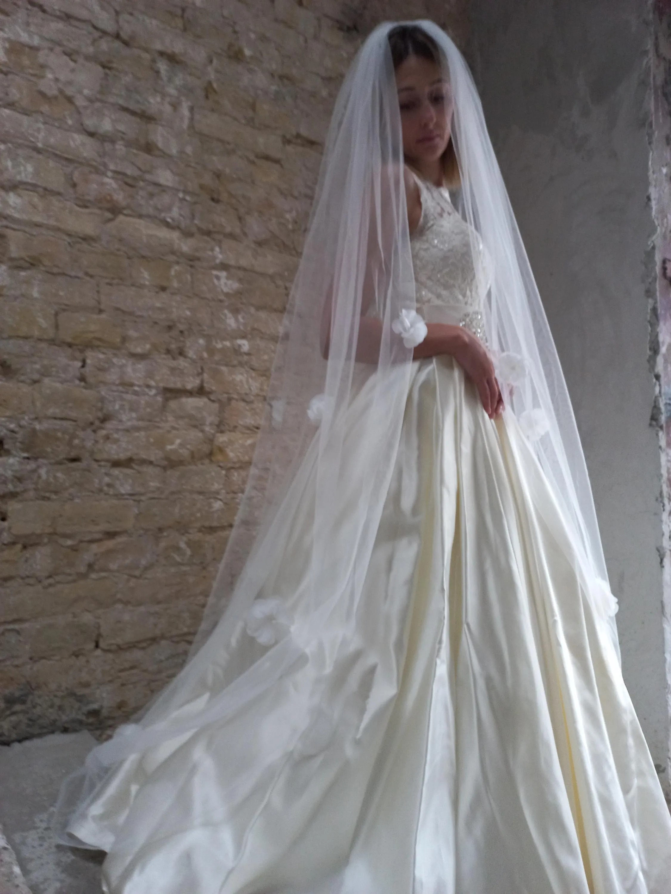 Fashion Wedding Veil 3M Royal Bridal Veil with Comb 3D Flowers Handmade Long Special Cut Veil White Ivory Wedding Accessories