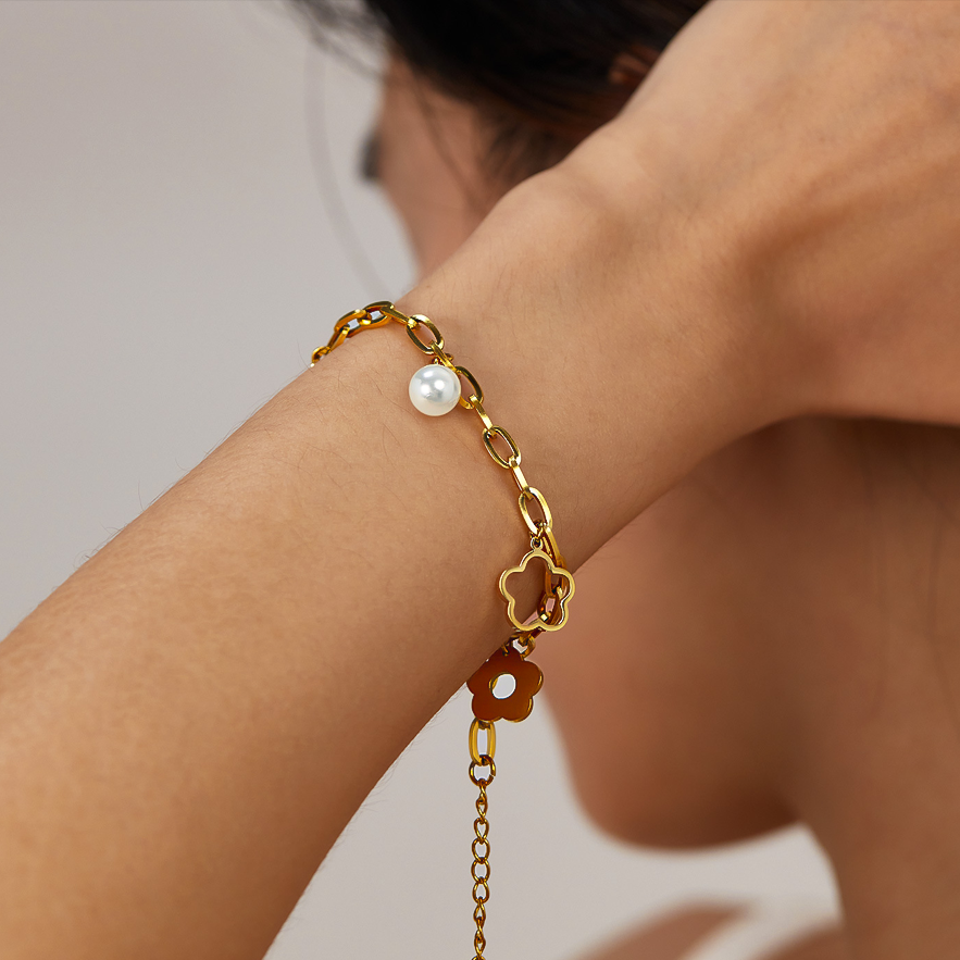 Luxury Designer Hollow Flower Bracelet Floral Cutout Bangle Minimalist Unique Luxury Jewelry Elegant Adjustable Gift for Women Delicate Chic Charm Bra