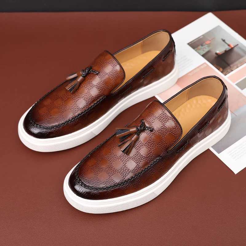 Fi Mens Casual Shoes Embossed Leather Men Classic British Style Tassels Loafers Mens SlipOn Outdoor Driving FlatsXJ250827