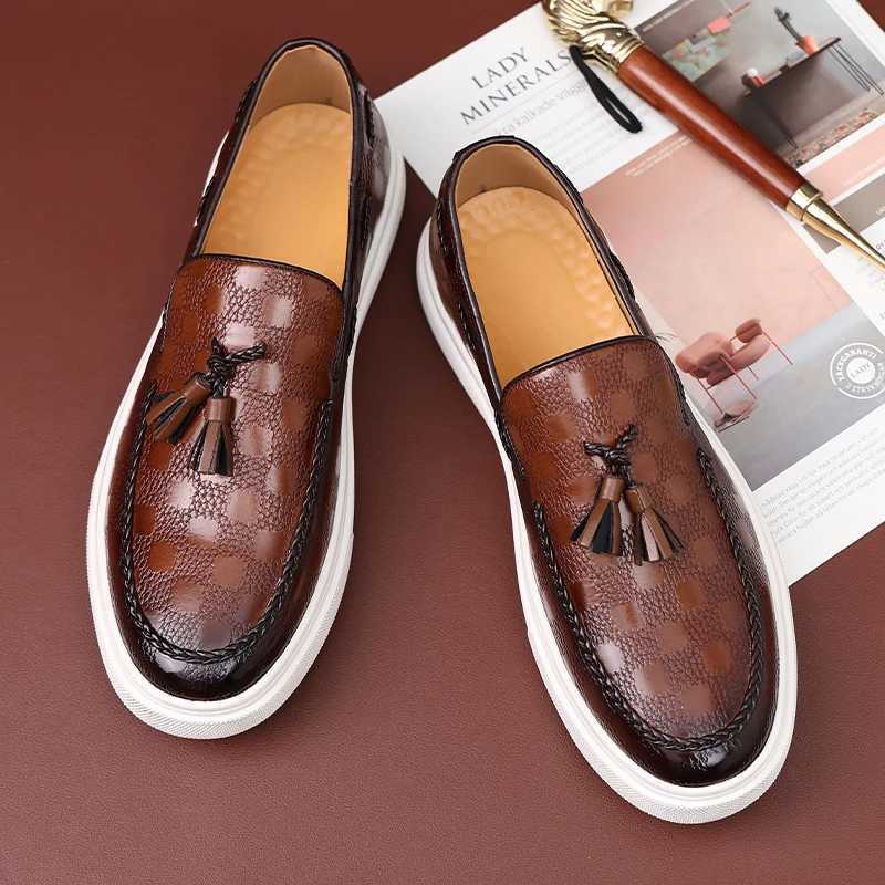 Fi Mens Casual Shoes Embossed Leather Men Classic British Style Tassels Loafers Mens SlipOn Outdoor Driving FlatsXJ250827