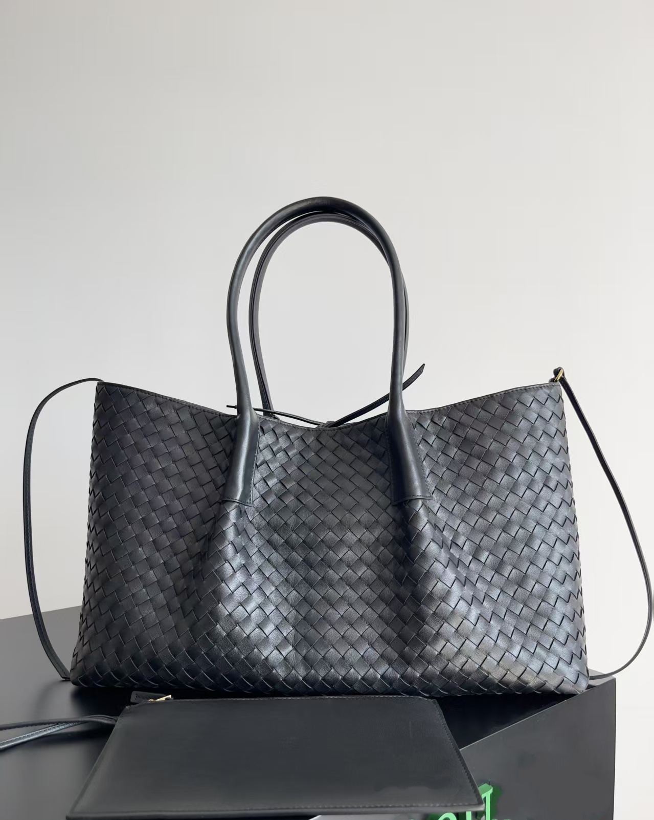 Handbag Fashion Bag Designer Bag Iconic Weaving Craftsmanship High Quality High end Simple and Elegant Fashion Full Leather Design Bag Creating Noble Style 817166