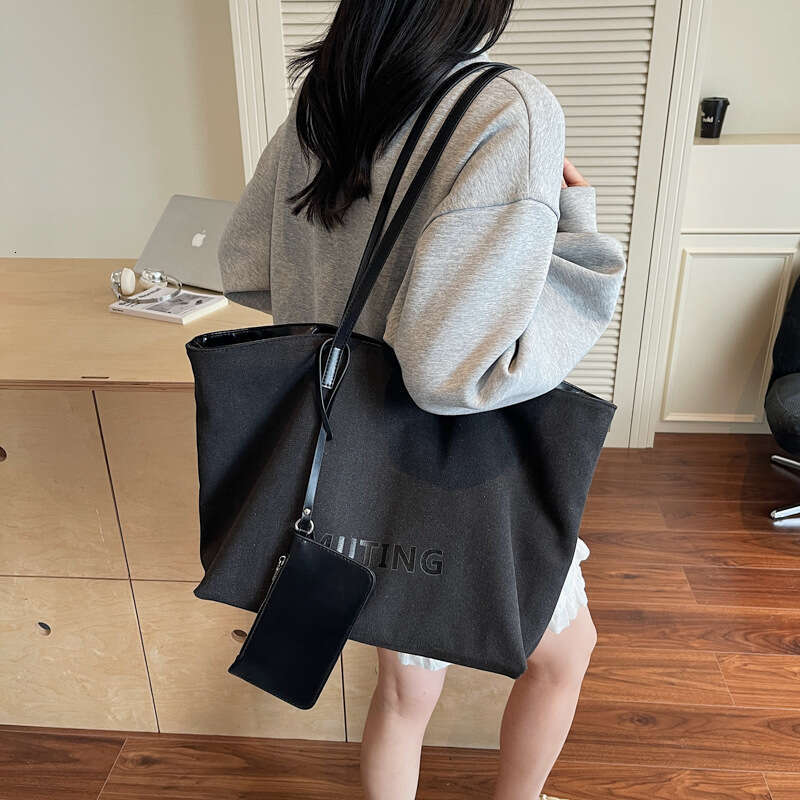 Korean Style Large Capacity Tote for Women 2025 New Versatile Handbag High-End Underarm Trendy Shoulder Bag
