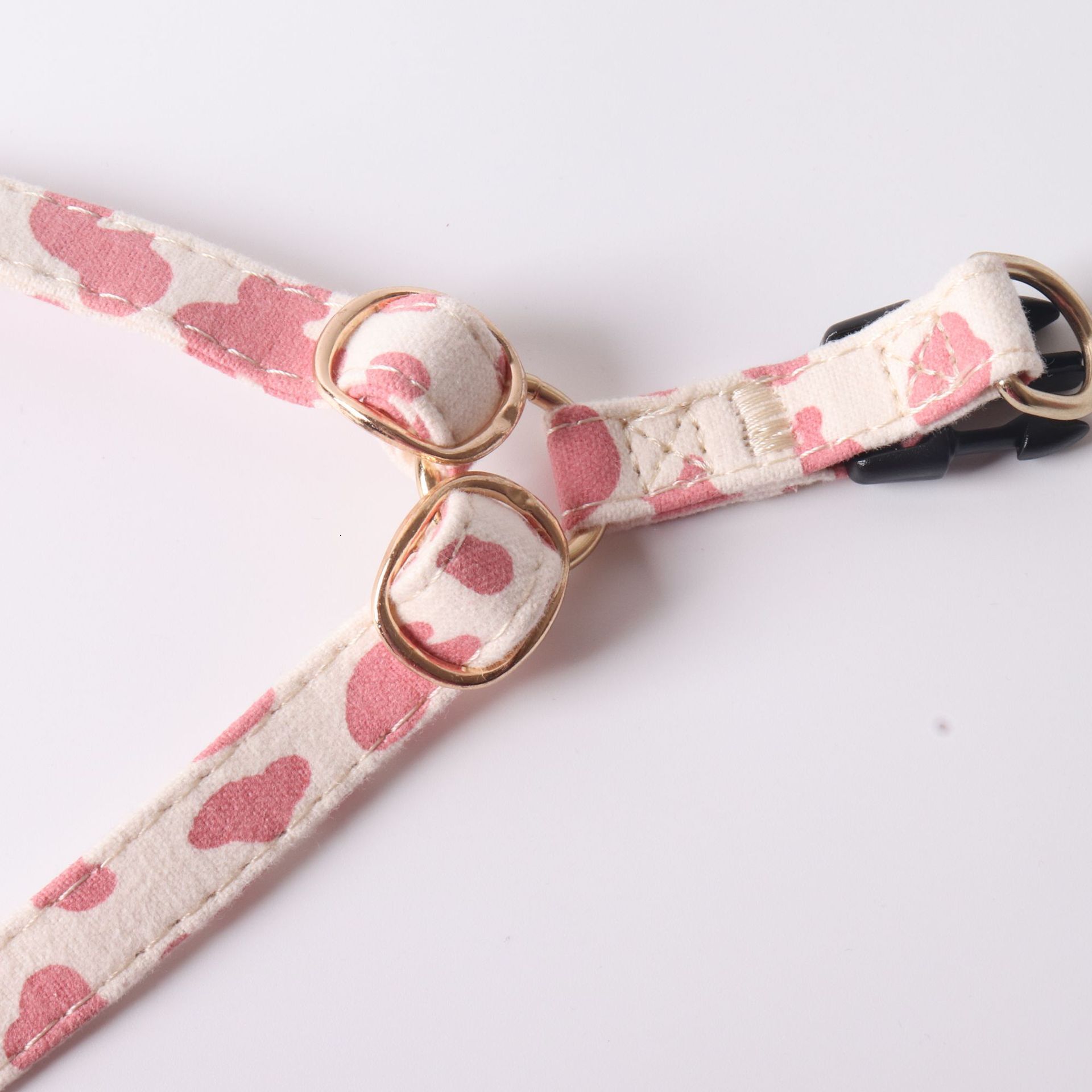 Cow pattern triangle badge chest harness set with double hook traction rope, small and medium-sized dog vest