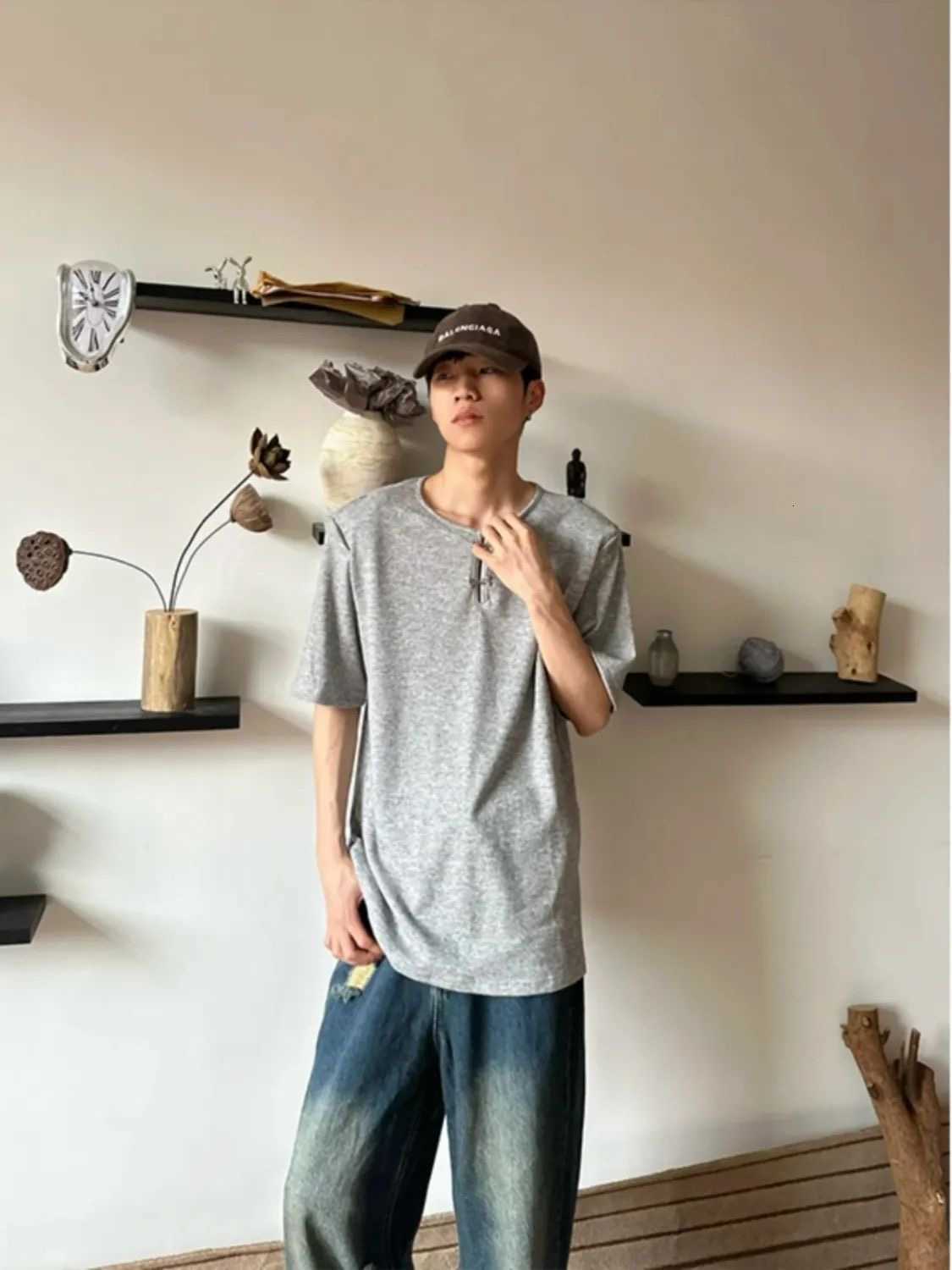 Striped short-sleeved T-shirt for men, suitable for summer, breathable, for boys aged 13 and above, loose fit, Japanese-style retro design, trendy top