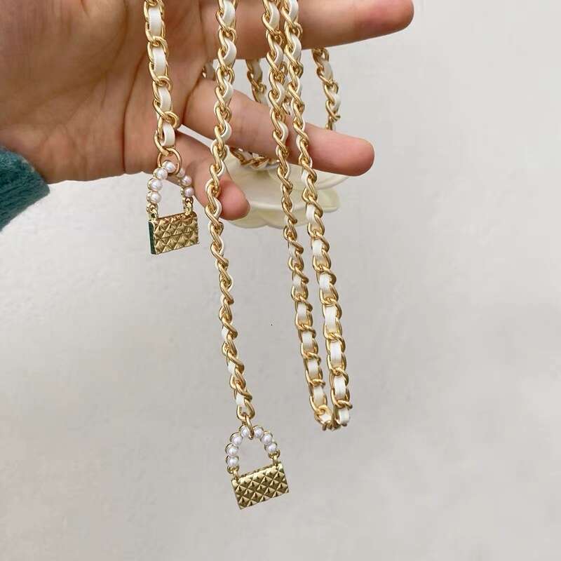 Korean Fashion Black and White Camellia Waist for Women, High-End Style Pearl Flower Chain Belt to Pair with Dresses