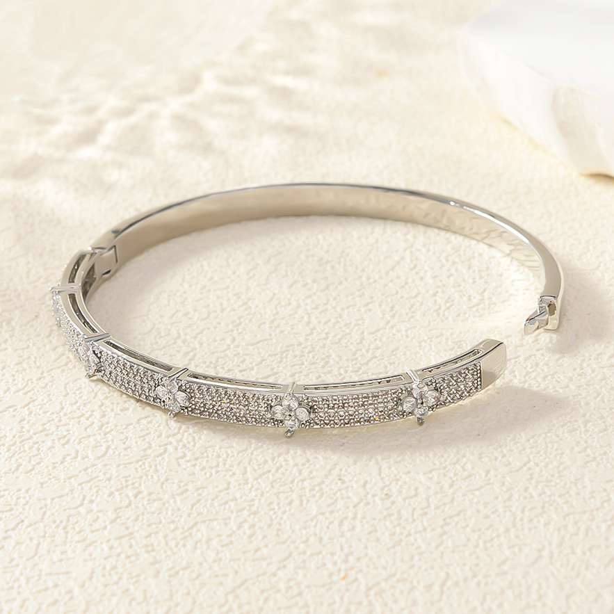 Designer Bracelet Bangle Luxury Jewelry Micro Pave Zirconia Flower Full Pave Minimalist Chic Trendy Unique High End Niche Elegant Versatile Bracelet f