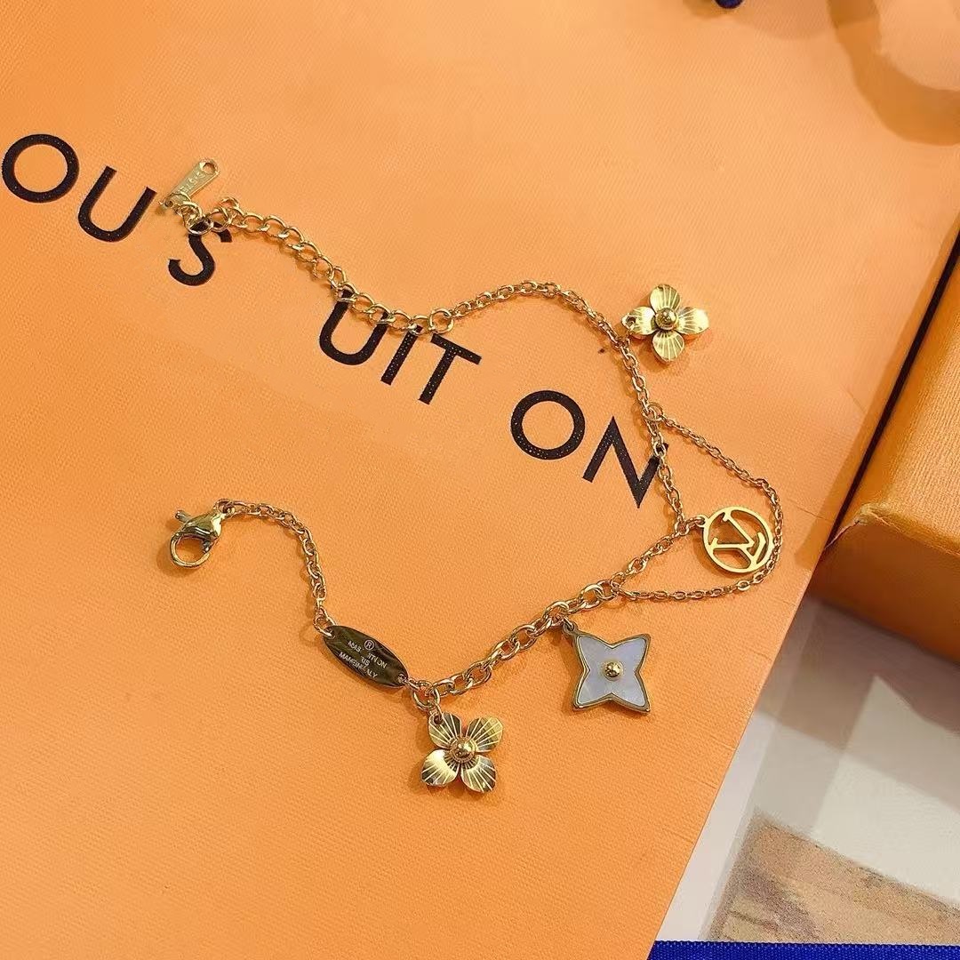 clover bracelet designer bracelet women Gift Wearable charm bracelet Wristbands Custom louise bracelet LVVV jewlery designer for women