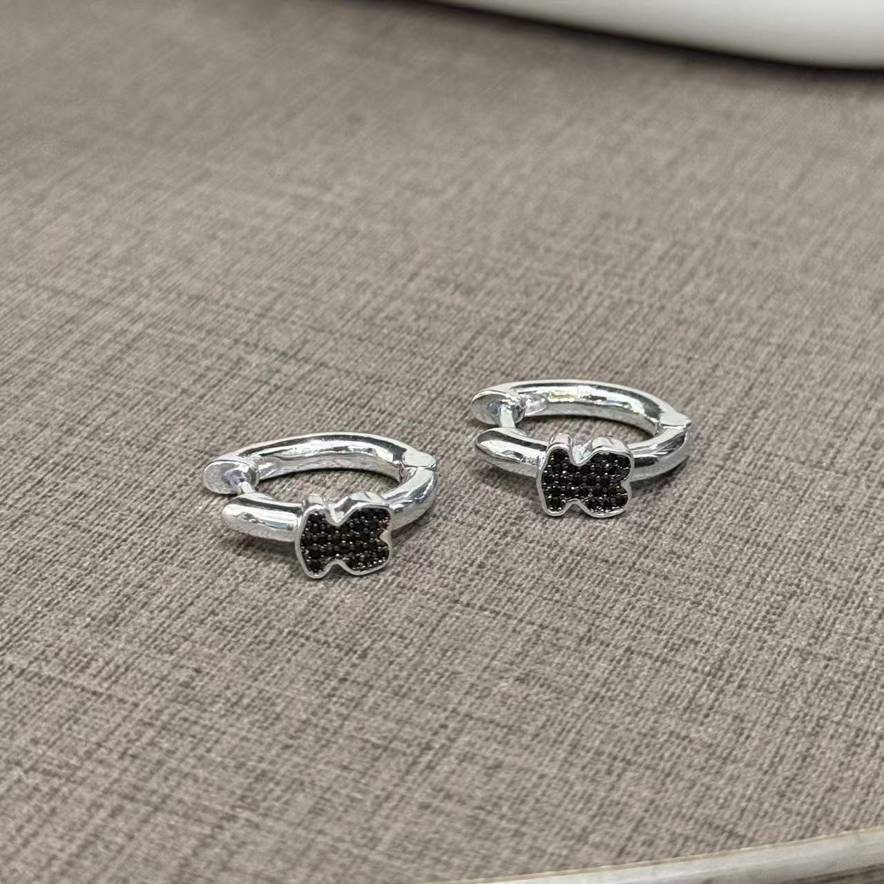 Designer earrings Designer Tousjewelry New Peach Bear Pattern Exquisite Niche Versatile Womens Earrings