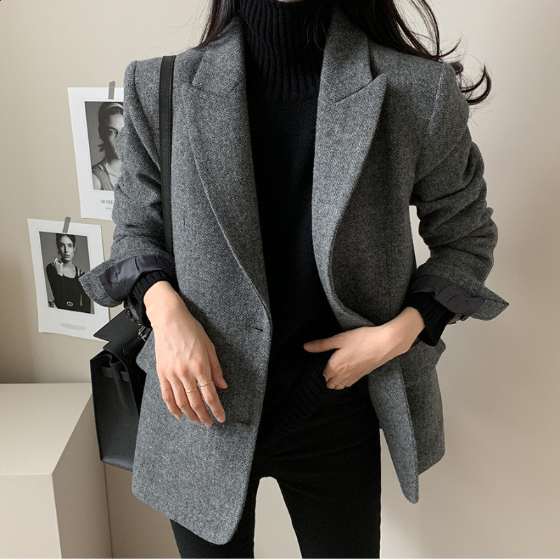 Korean Chic Spring and Autumn New Style TurnDown Collar TwoButton Loose Long Sleeve Herringbone Woolen Blazer for Women 240903