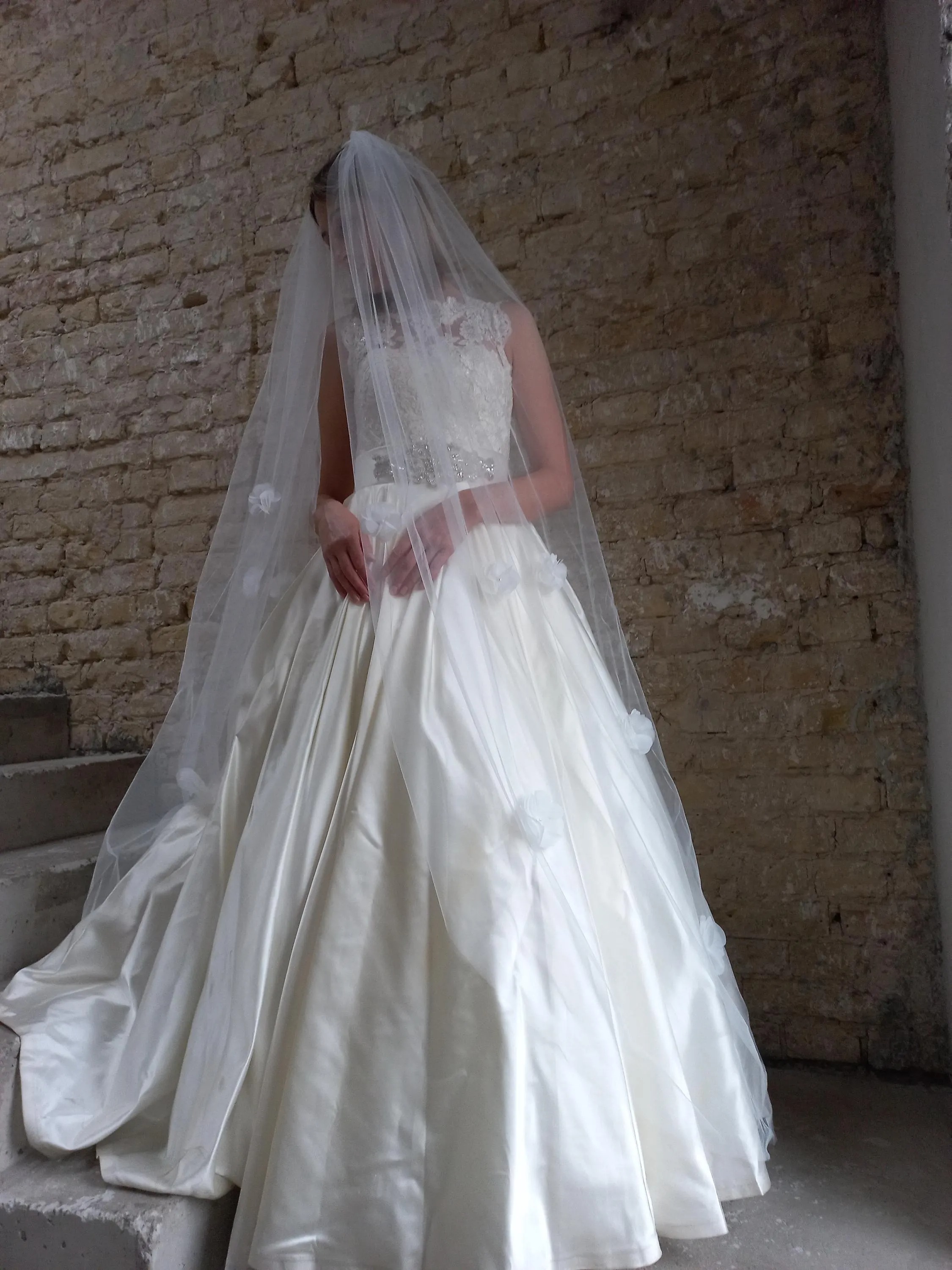 Fashion Wedding Veil 3M Royal Bridal Veil with Comb 3D Flowers Handmade Long Special Cut Veil White Ivory Wedding Accessories