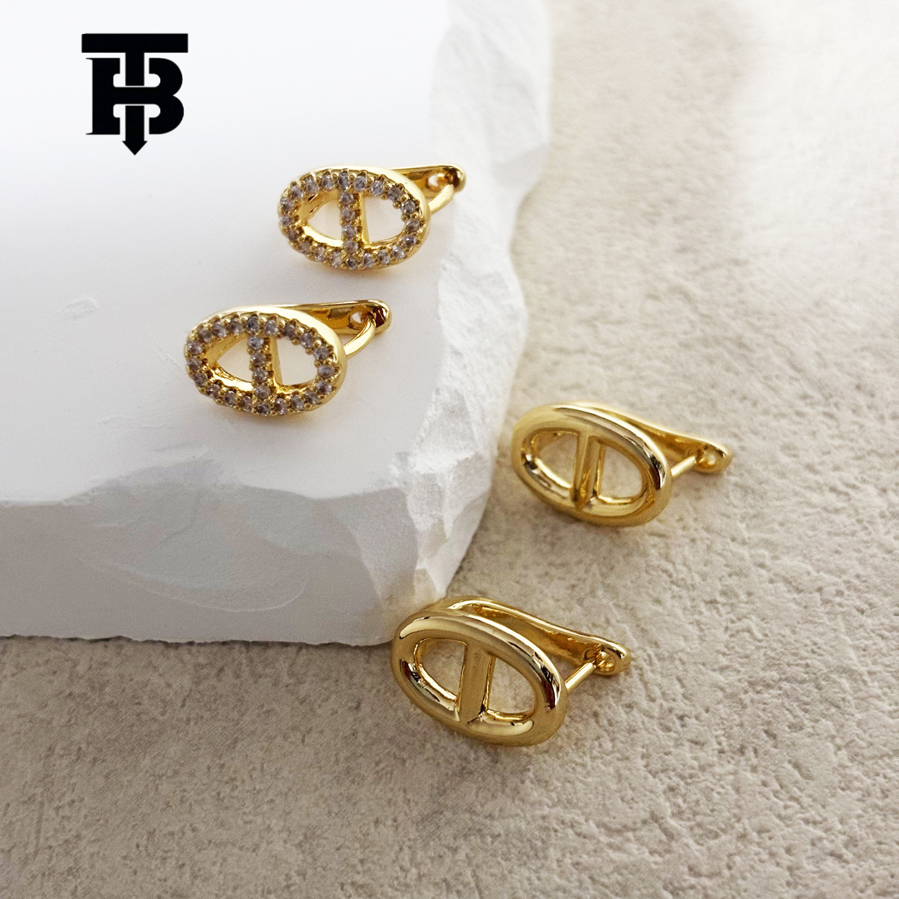 European And American Designer Jewelry Wedding Rings Simple Luxury Zircon Pig Nose Earrings Gold Plated High-end Elegant Ear Studs Wholesale