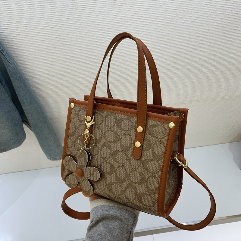 Ladies' retro high-end texture broadband shoulder bag, casual versatile crossbody bag, high-end texture commuting leisure bag, shopping bag, new 