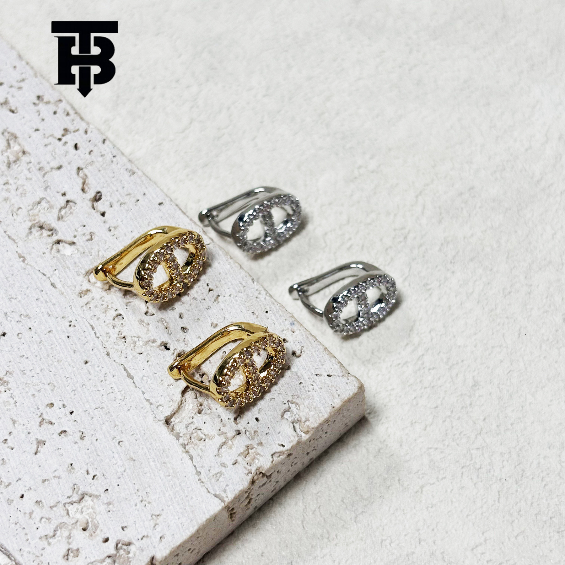 European And American Designer Jewelry Wedding Rings Simple Luxury Zircon Pig Nose Earrings Gold Plated High-end Elegant Ear Studs Wholesale