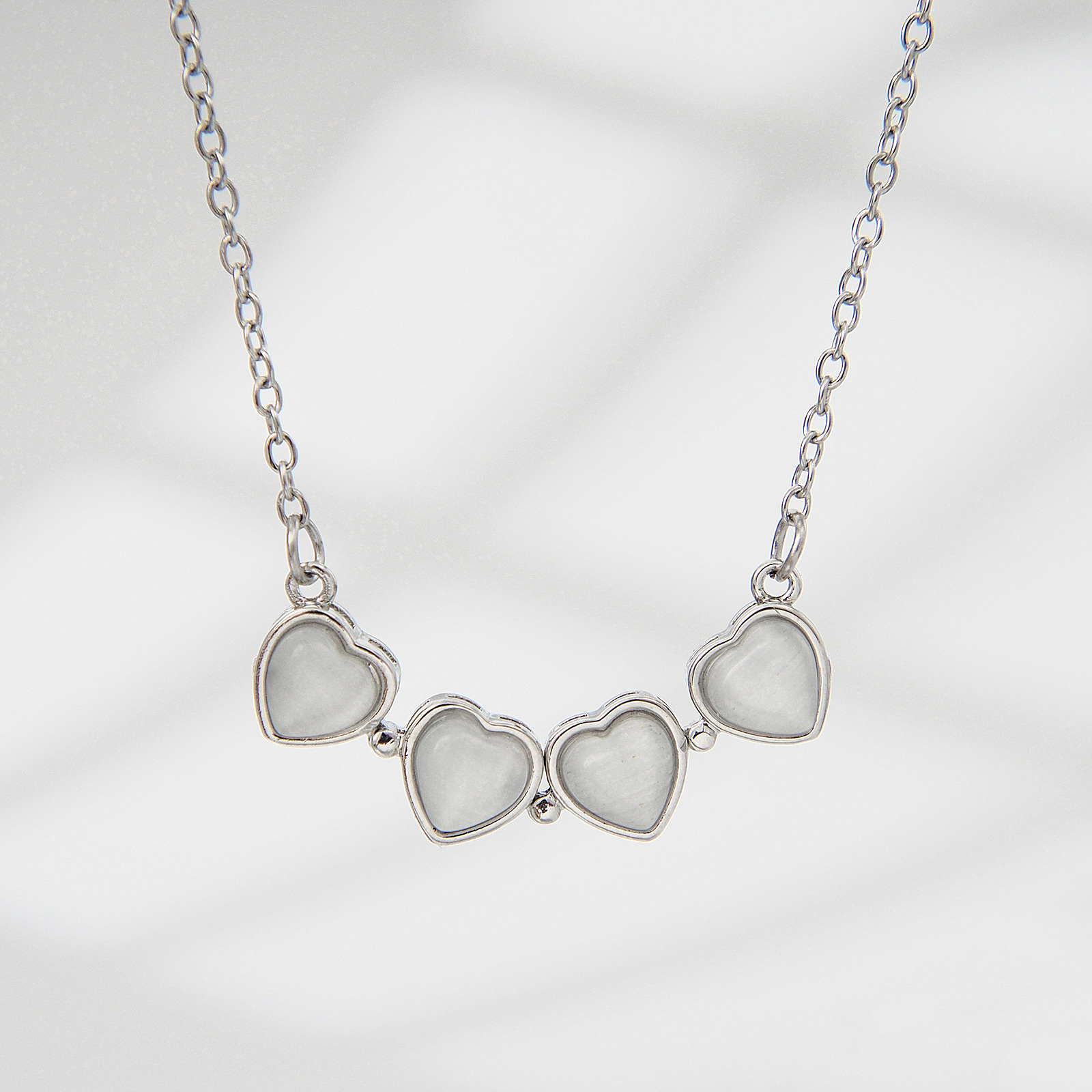 Green plant grass pendant magnetic heart expandable design necklace fashionable temperament personality versatile clavicle chain plant grass bracelet 