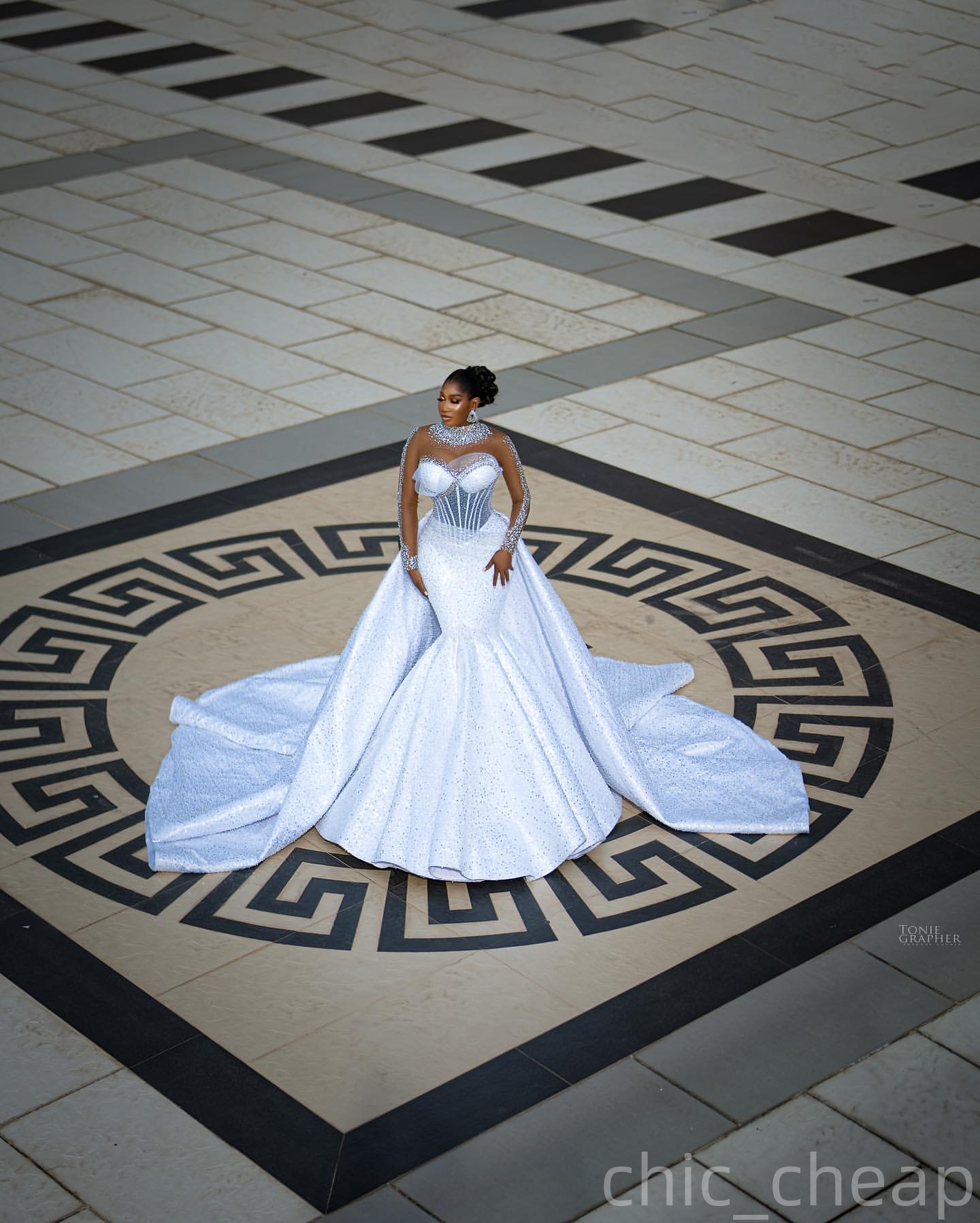 2025 Aso Ebi Plus Size Ivory Mermaid Wedding Dress Beaded Crystals Sequined Full Sleeves Detachable Train Vintage Bridal Gowns Dresses