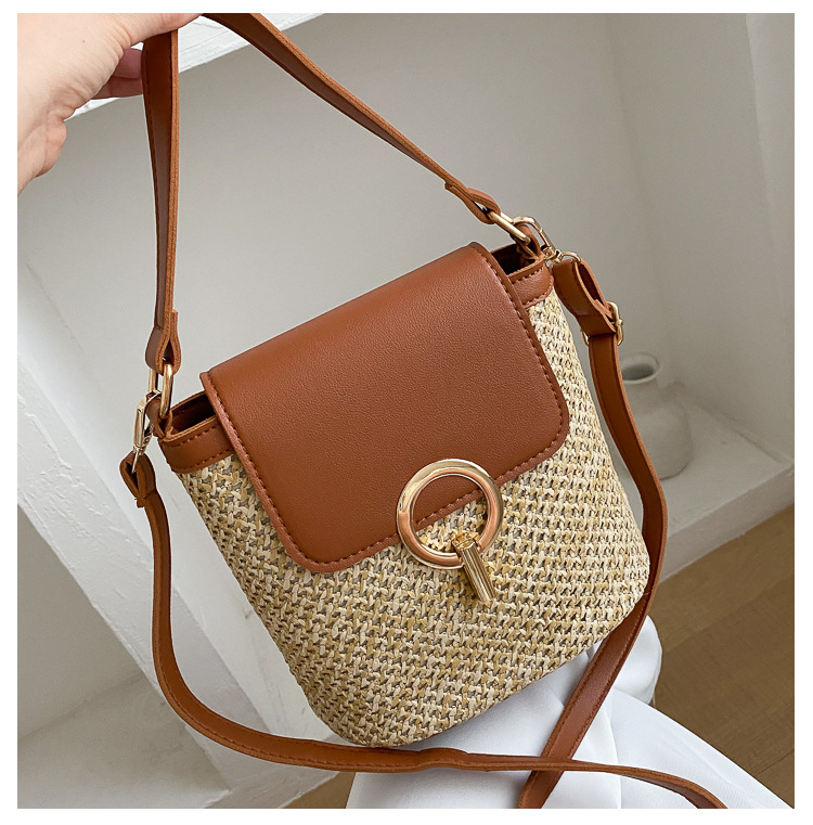 Designer Bag Free Delivery 2025 New Luxury Bag Style Personality Handheld Straw Beach Bag Casual Simple Versatile Lock Shoulder Crossbody Bag